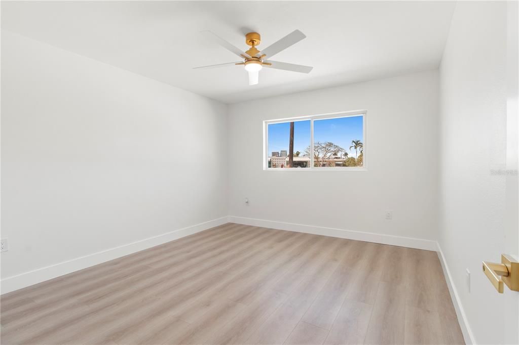 Active With Contract: $575,000 (2 beds, 2 baths, 890 Square Feet)