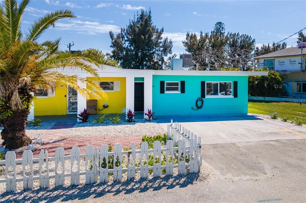 Active With Contract: $575,000 (2 beds, 2 baths, 890 Square Feet)