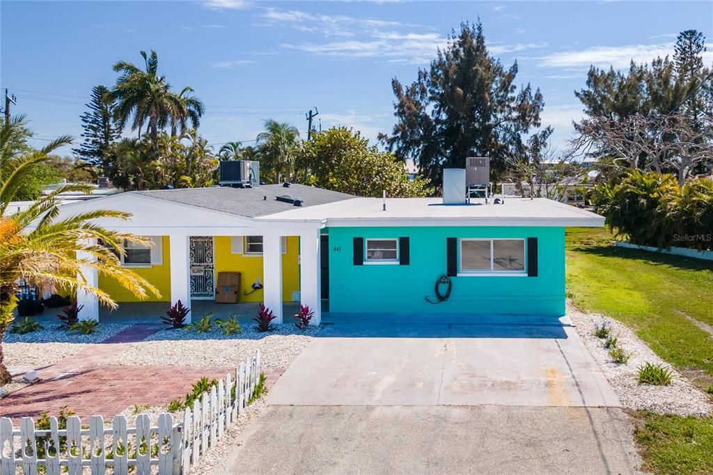 Active With Contract: $575,000 (2 beds, 2 baths, 890 Square Feet)