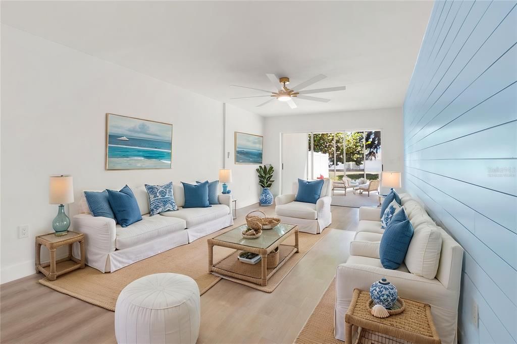 Active With Contract: $575,000 (2 beds, 2 baths, 890 Square Feet)