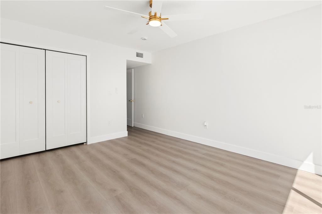 Active With Contract: $575,000 (2 beds, 2 baths, 890 Square Feet)