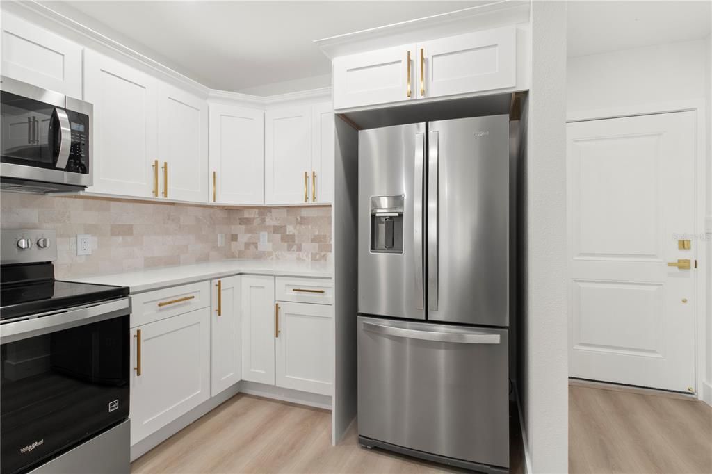 Active With Contract: $575,000 (2 beds, 2 baths, 890 Square Feet)
