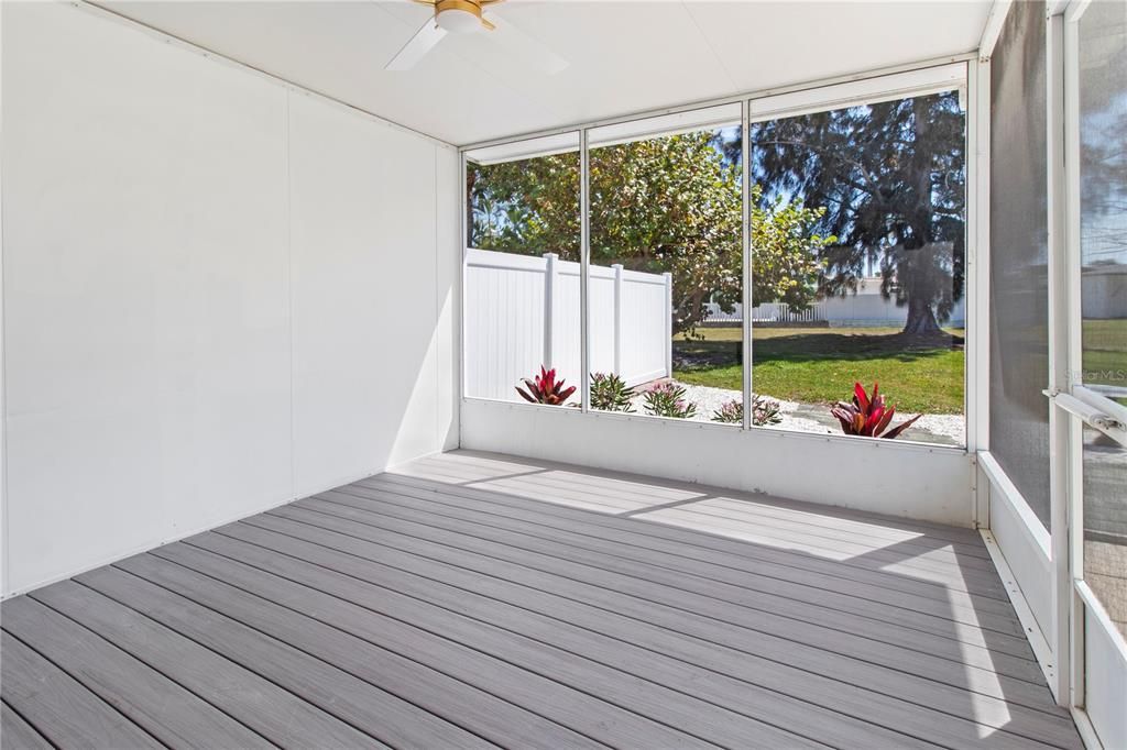 Active With Contract: $575,000 (2 beds, 2 baths, 890 Square Feet)