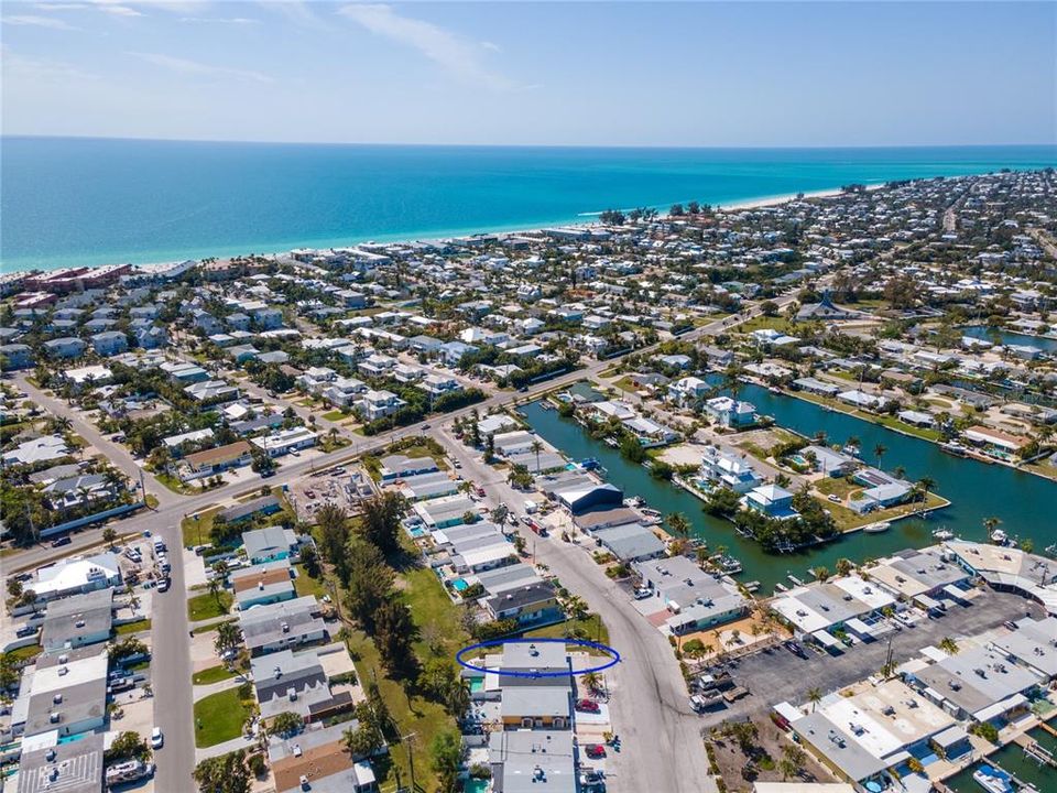 Active With Contract: $575,000 (2 beds, 2 baths, 890 Square Feet)