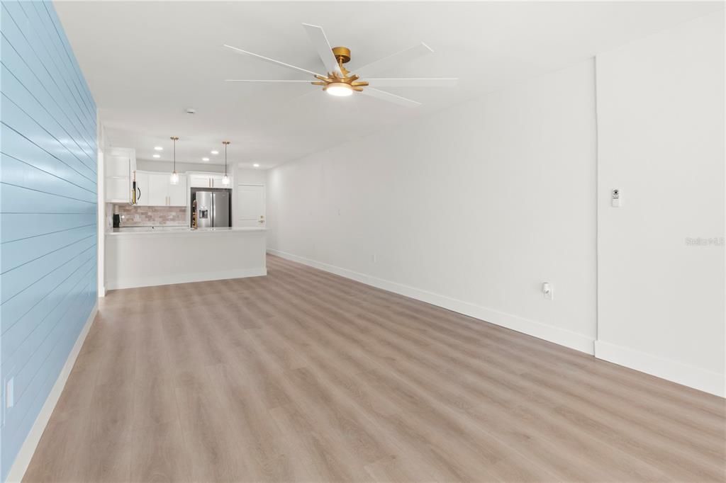 Active With Contract: $575,000 (2 beds, 2 baths, 890 Square Feet)