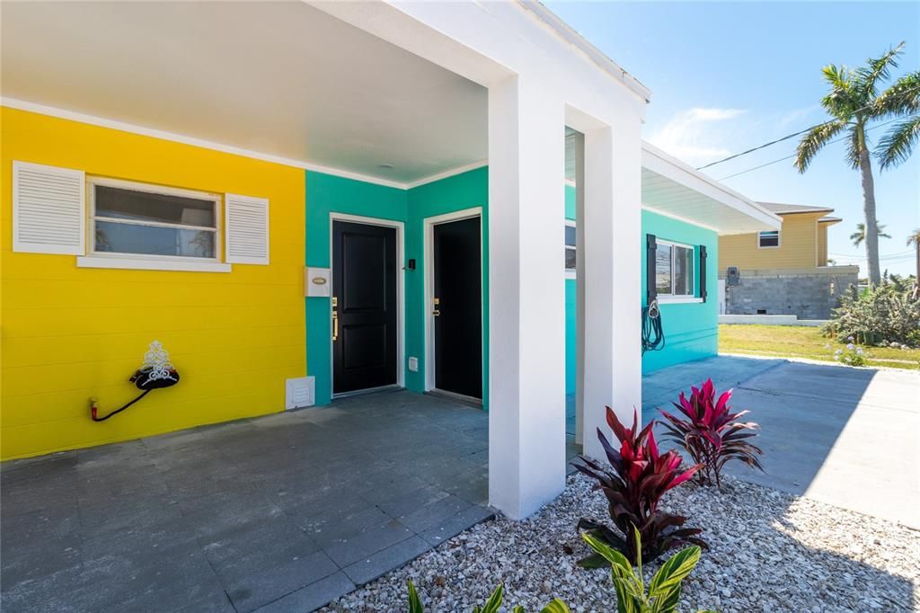 Active With Contract: $575,000 (2 beds, 2 baths, 890 Square Feet)