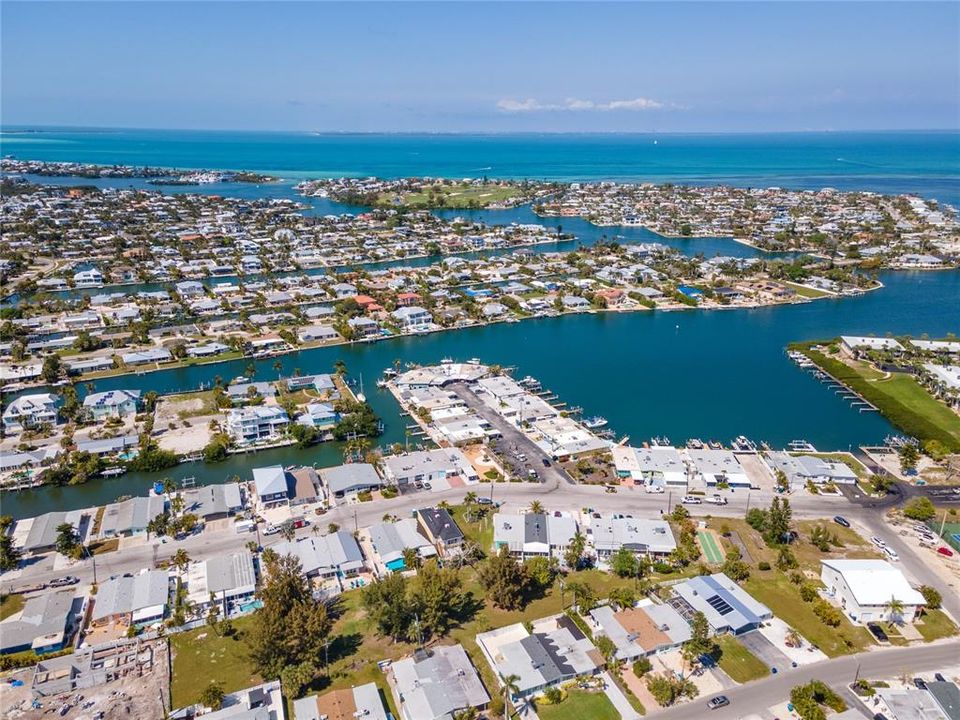 Active With Contract: $575,000 (2 beds, 2 baths, 890 Square Feet)