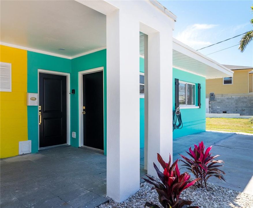 Active With Contract: $575,000 (2 beds, 2 baths, 890 Square Feet)