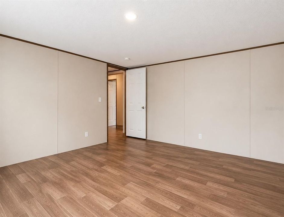 На продажу: $240,000 (5 спален, 3 ванн, 2052 Квадратных фут)