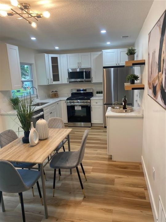 Activo con contrato: $339,900 (3 camas, 2 baños, 1053 Pies cuadrados)