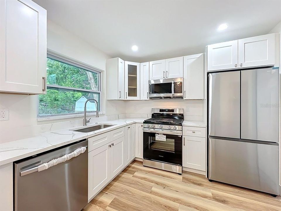 Activo con contrato: $339,900 (3 camas, 2 baños, 1053 Pies cuadrados)