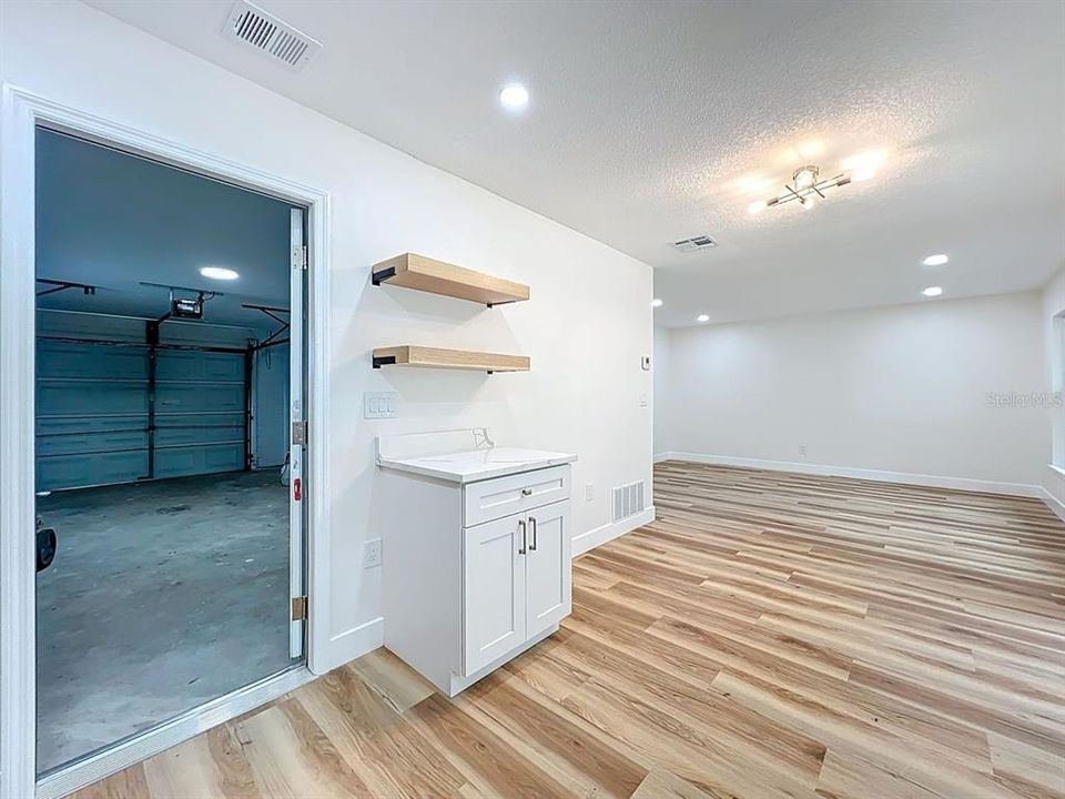Activo con contrato: $339,900 (3 camas, 2 baños, 1053 Pies cuadrados)