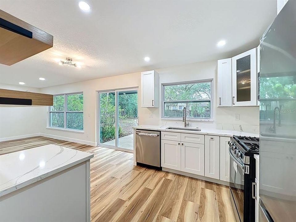 Activo con contrato: $339,900 (3 camas, 2 baños, 1053 Pies cuadrados)