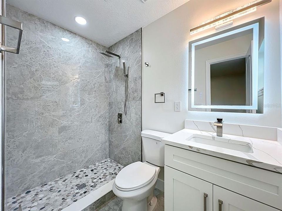 Activo con contrato: $339,900 (3 camas, 2 baños, 1053 Pies cuadrados)