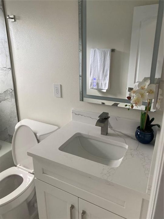 Activo con contrato: $339,900 (3 camas, 2 baños, 1053 Pies cuadrados)