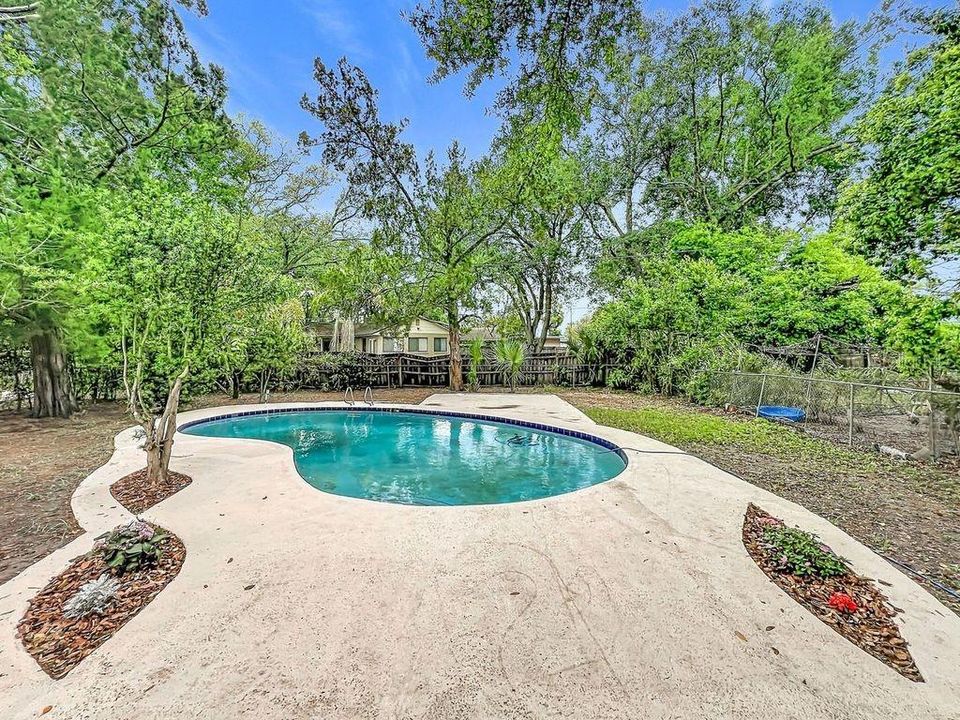 Activo con contrato: $339,900 (3 camas, 2 baños, 1053 Pies cuadrados)