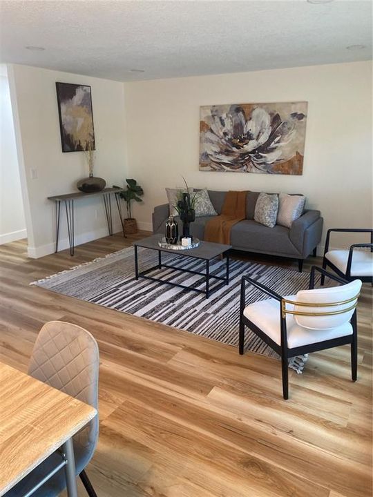 Activo con contrato: $339,900 (3 camas, 2 baños, 1053 Pies cuadrados)