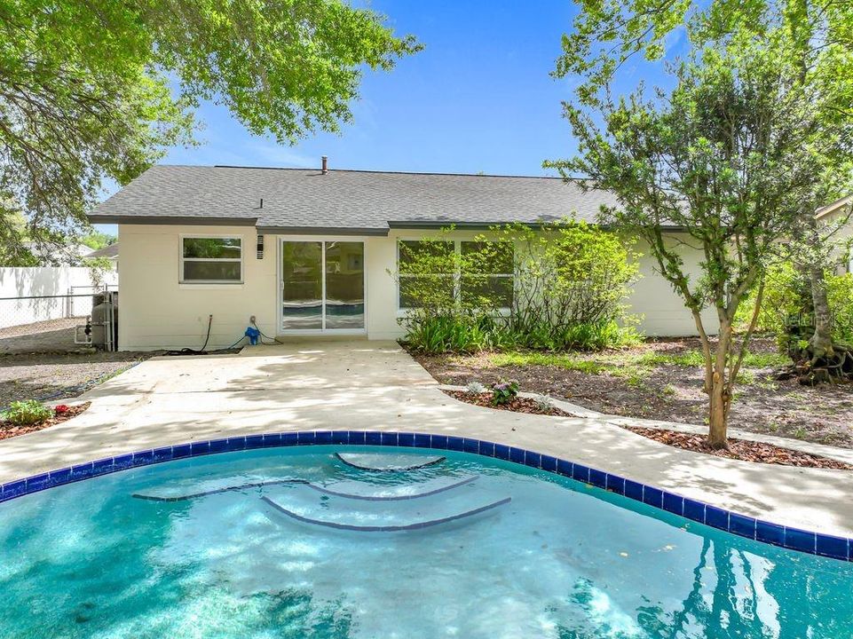 Activo con contrato: $339,900 (3 camas, 2 baños, 1053 Pies cuadrados)