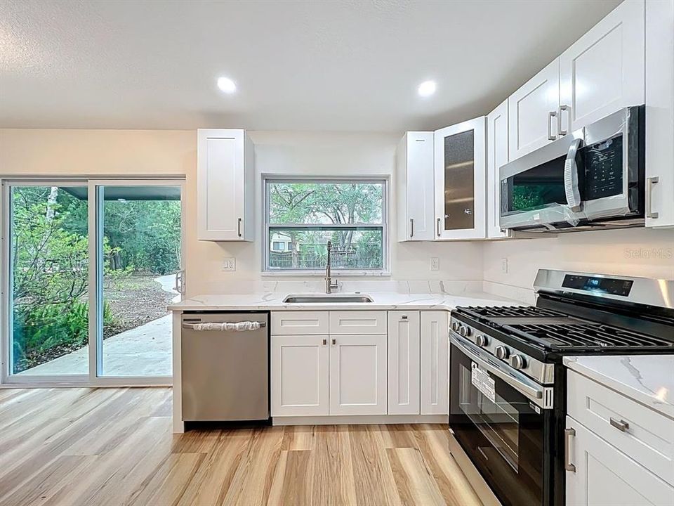 Activo con contrato: $339,900 (3 camas, 2 baños, 1053 Pies cuadrados)
