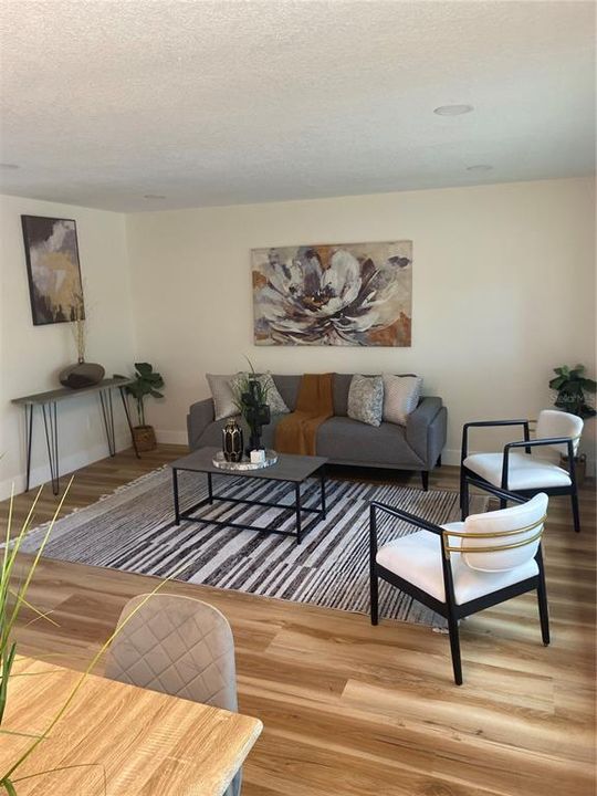 Activo con contrato: $339,900 (3 camas, 2 baños, 1053 Pies cuadrados)