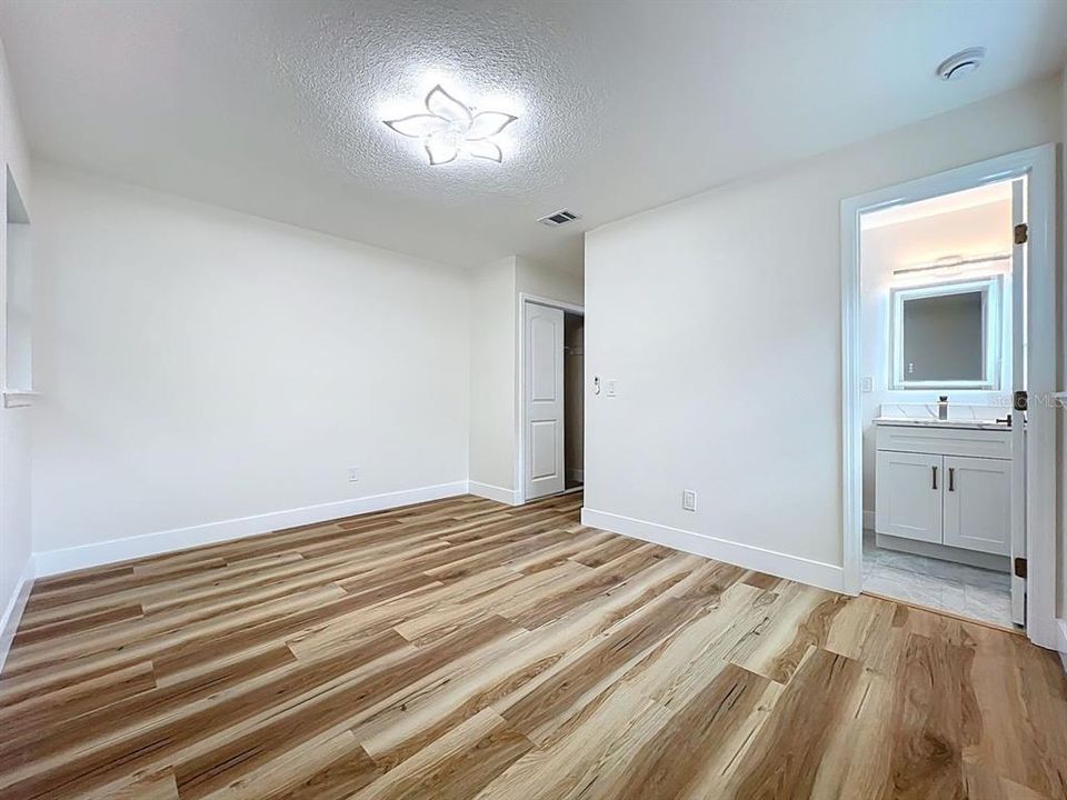 Activo con contrato: $339,900 (3 camas, 2 baños, 1053 Pies cuadrados)