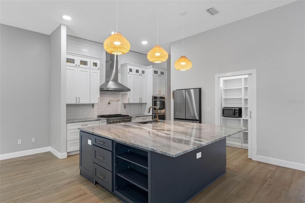 For Sale: $849,000 (4 beds, 3 baths, 3526 Square Feet)