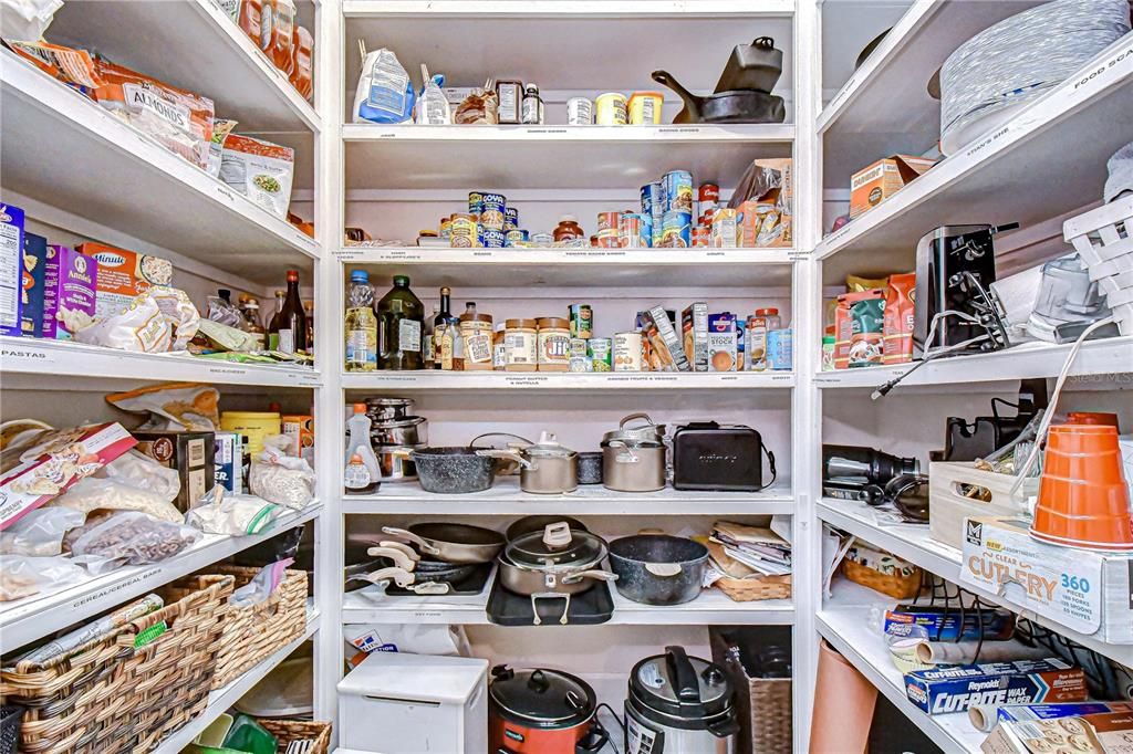 Activo con contrato: $1,265,000 (6 camas, 4 baños, 3718 Pies cuadrados)