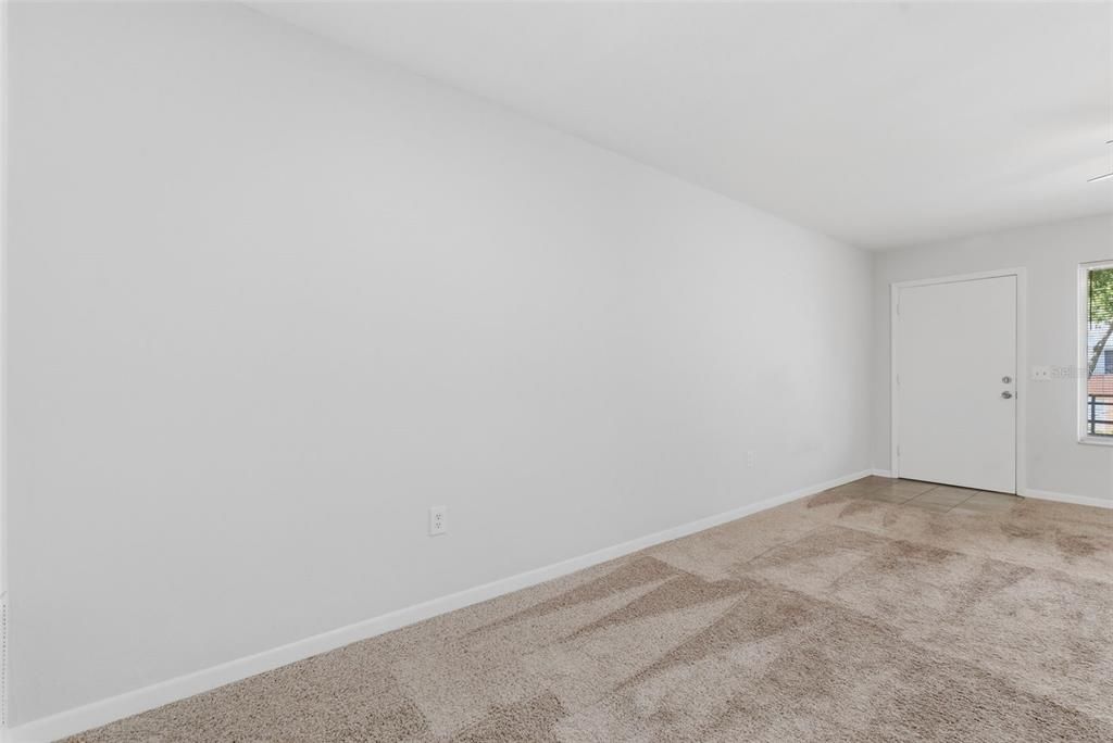 For Sale: $77,000 (1 beds, 1 baths, 640 Square Feet)