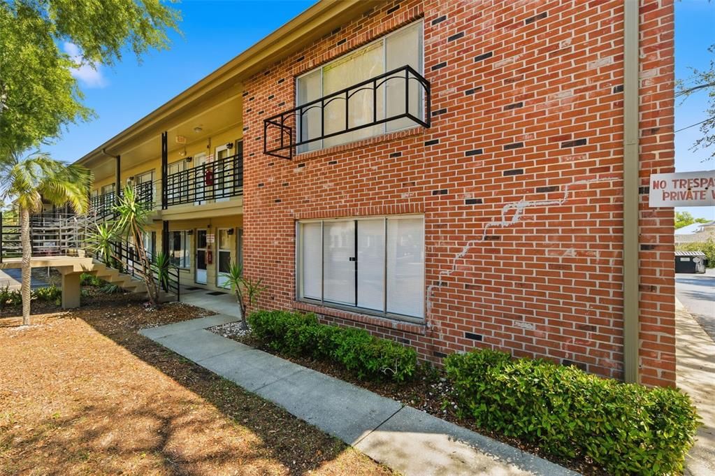 For Sale: $77,000 (1 beds, 1 baths, 640 Square Feet)