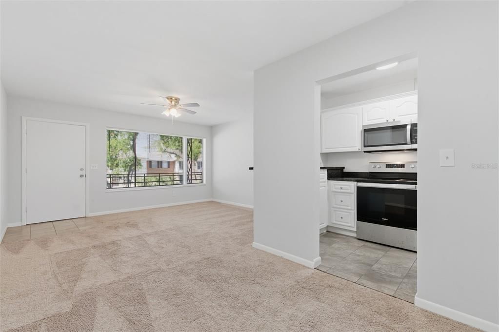 For Sale: $77,000 (1 beds, 1 baths, 640 Square Feet)