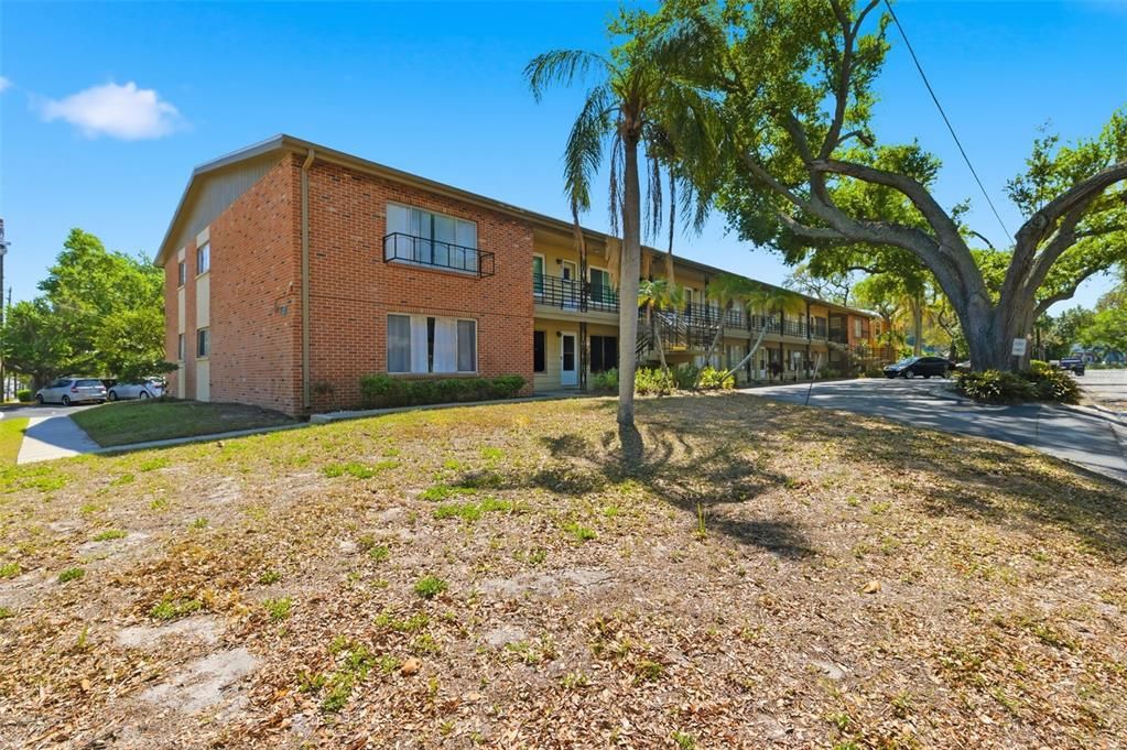 For Sale: $77,000 (1 beds, 1 baths, 640 Square Feet)