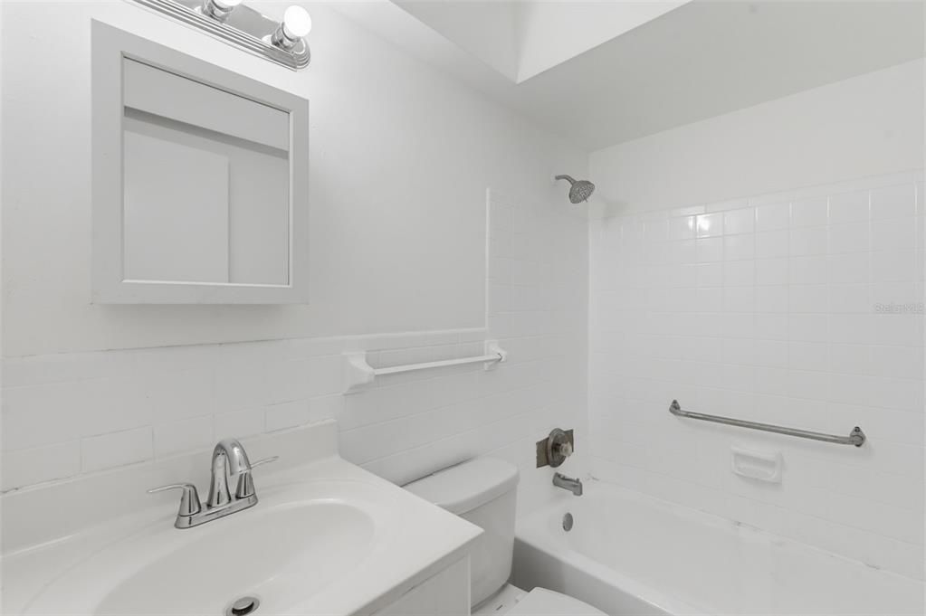 For Sale: $77,000 (1 beds, 1 baths, 640 Square Feet)