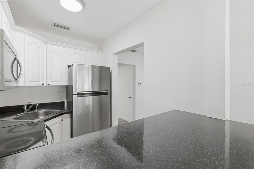 For Sale: $77,000 (1 beds, 1 baths, 640 Square Feet)