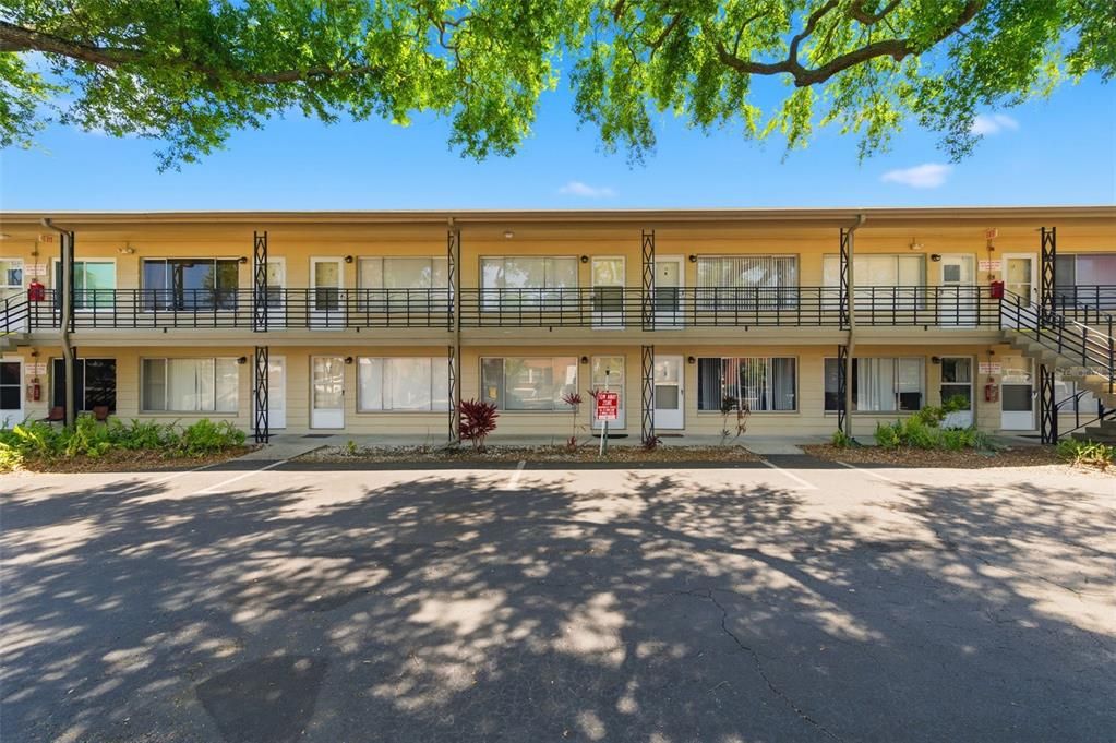 For Sale: $77,000 (1 beds, 1 baths, 640 Square Feet)