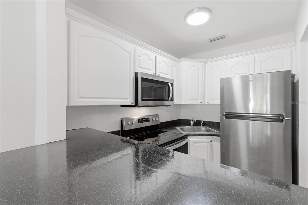 For Sale: $77,000 (1 beds, 1 baths, 640 Square Feet)