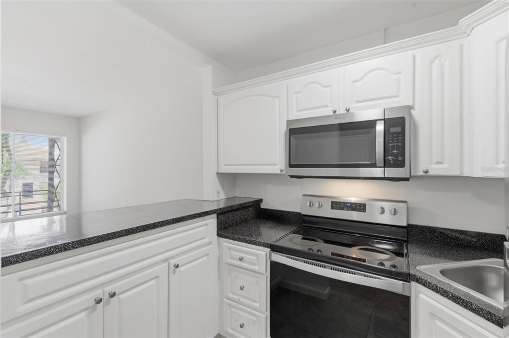 For Sale: $77,000 (1 beds, 1 baths, 640 Square Feet)