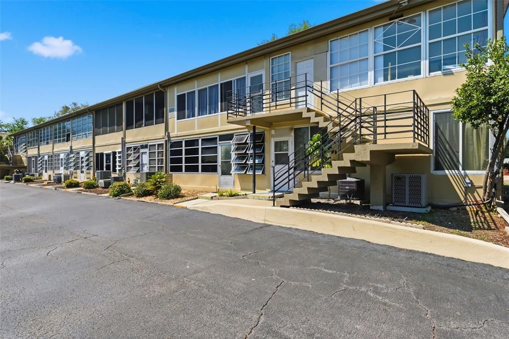 For Sale: $77,000 (1 beds, 1 baths, 640 Square Feet)