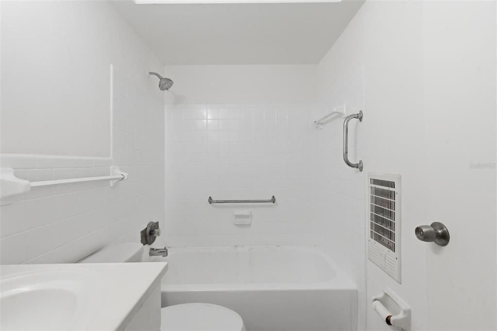 For Sale: $77,000 (1 beds, 1 baths, 640 Square Feet)