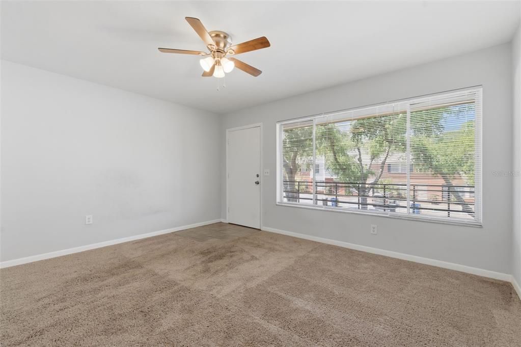 For Sale: $77,000 (1 beds, 1 baths, 640 Square Feet)