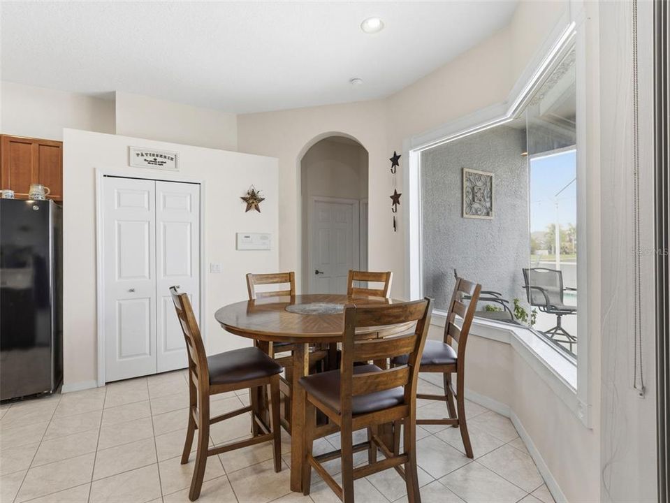 Activo con contrato: $599,900 (4 camas, 4 baños, 3078 Pies cuadrados)