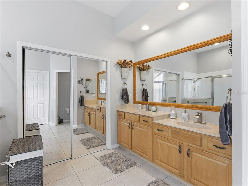 Activo con contrato: $599,900 (4 camas, 4 baños, 3078 Pies cuadrados)