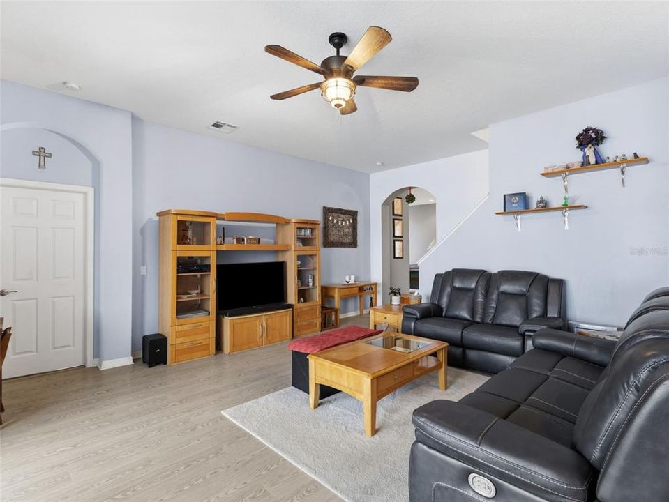 Activo con contrato: $599,900 (4 camas, 4 baños, 3078 Pies cuadrados)
