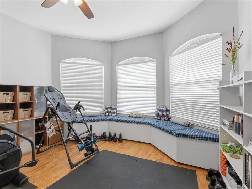 Activo con contrato: $599,900 (4 camas, 4 baños, 3078 Pies cuadrados)