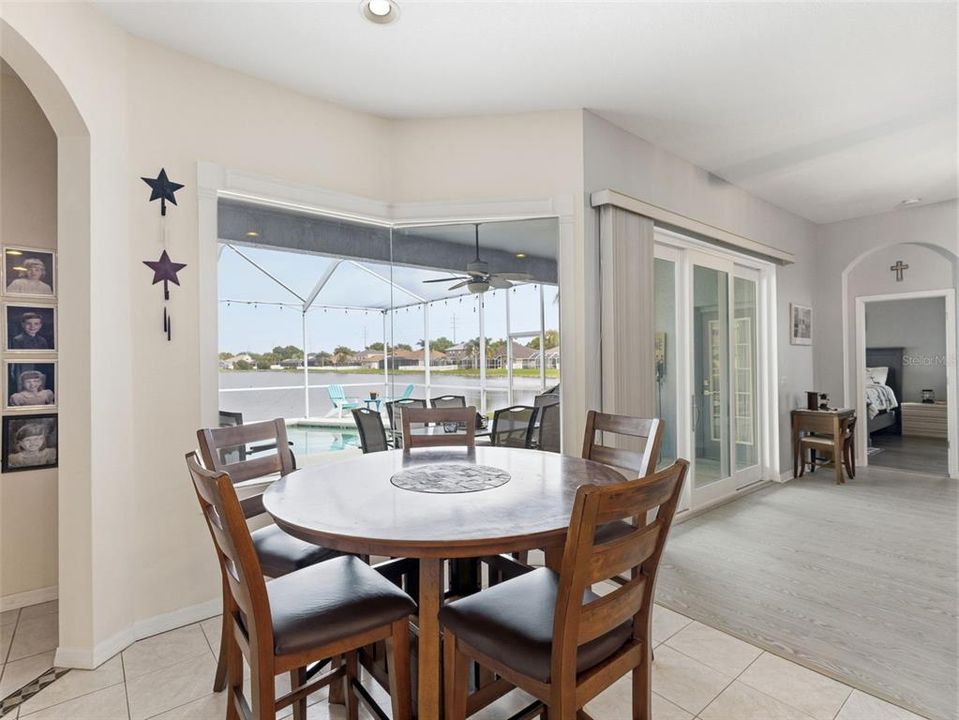 Activo con contrato: $599,900 (4 camas, 4 baños, 3078 Pies cuadrados)