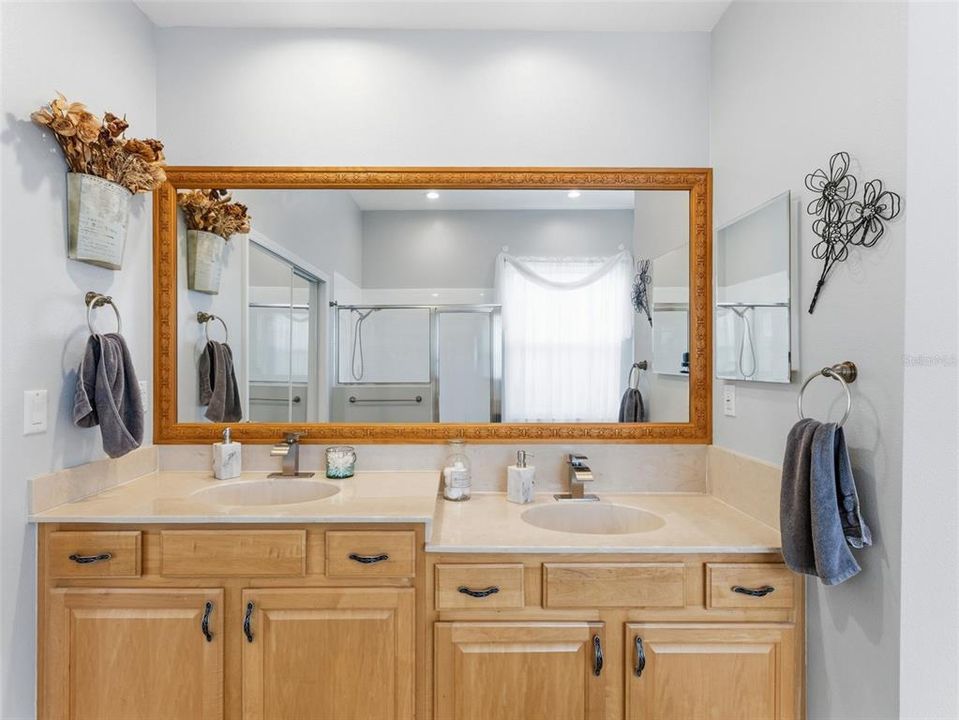 Activo con contrato: $599,900 (4 camas, 4 baños, 3078 Pies cuadrados)