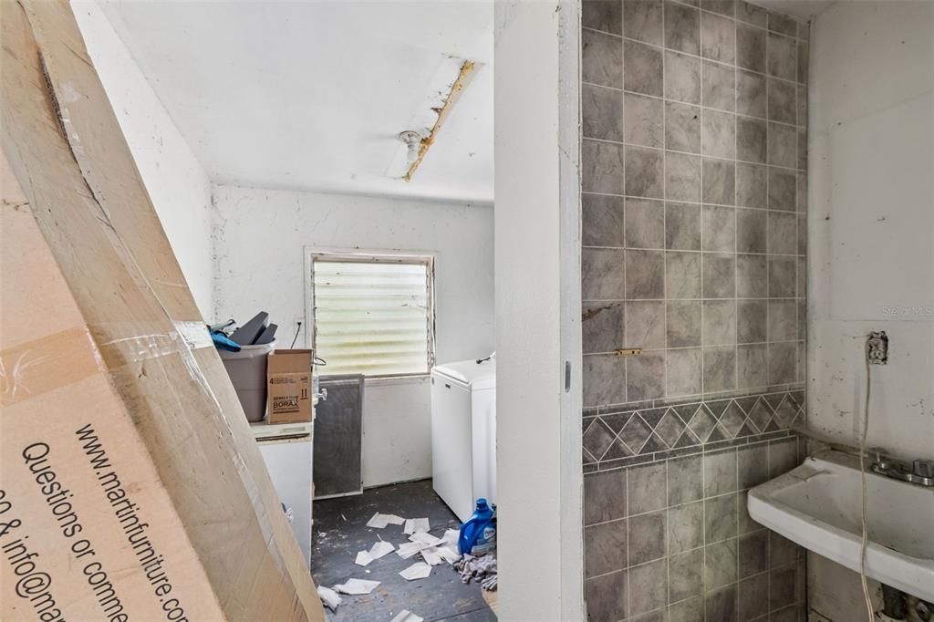 Под контрактом: $165,000 (2 спален, 2 ванн, 1196 Квадратных фут)