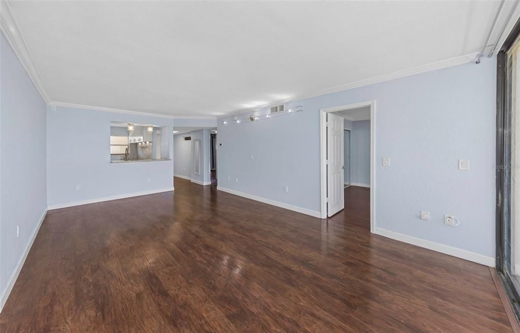 Activo con contrato: $219,000 (2 camas, 2 baños, 960 Pies cuadrados)