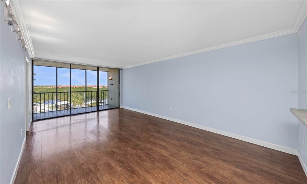 Activo con contrato: $219,000 (2 camas, 2 baños, 960 Pies cuadrados)