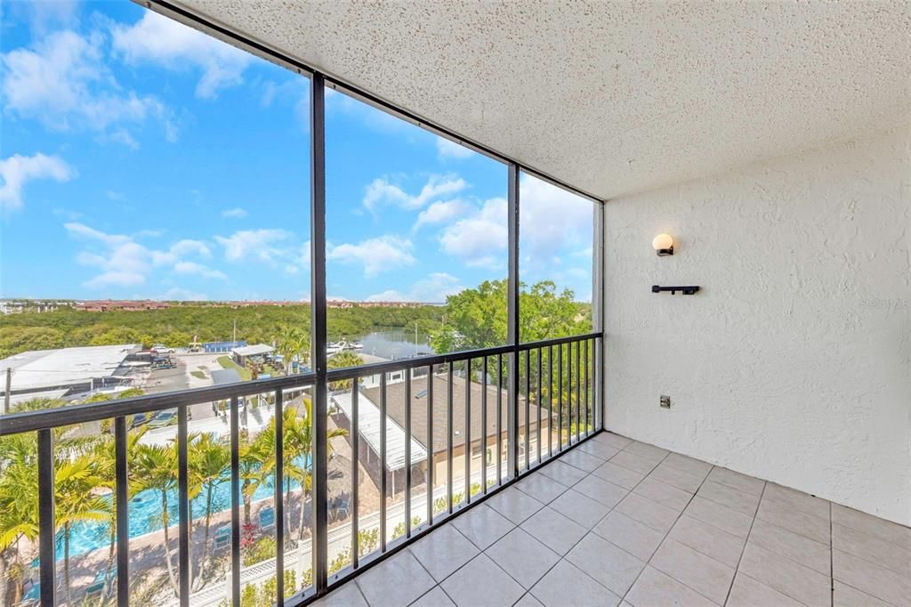 Activo con contrato: $219,000 (2 camas, 2 baños, 960 Pies cuadrados)