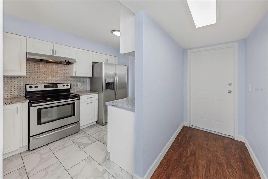 Activo con contrato: $219,000 (2 camas, 2 baños, 960 Pies cuadrados)